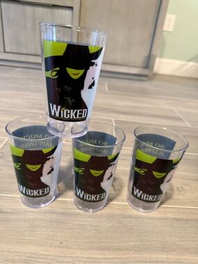 Set of 4 souvenir 16 oz tumblers from the Broadway production of Wicked